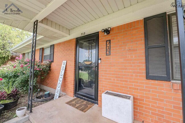 Foto del edificio - 713 W Clara Ave