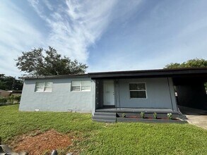 Building Photo - 4600 SW 33rd Dr