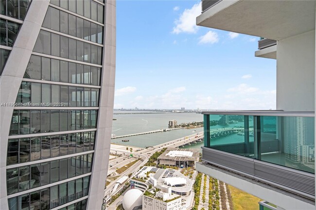 Foto del edificio - 900 Biscayne Blvd
