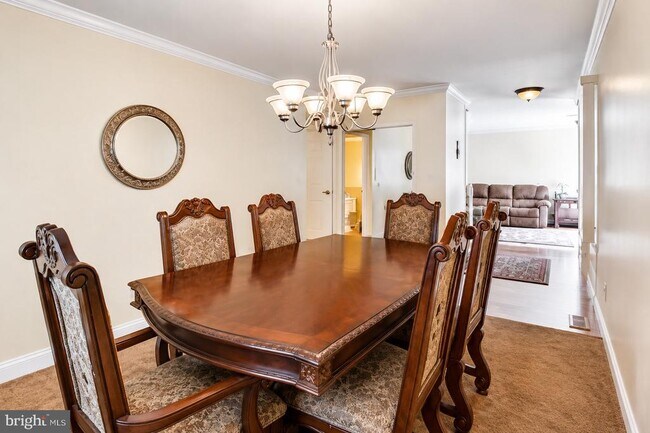 Building Photo - 44 Brambling Ln