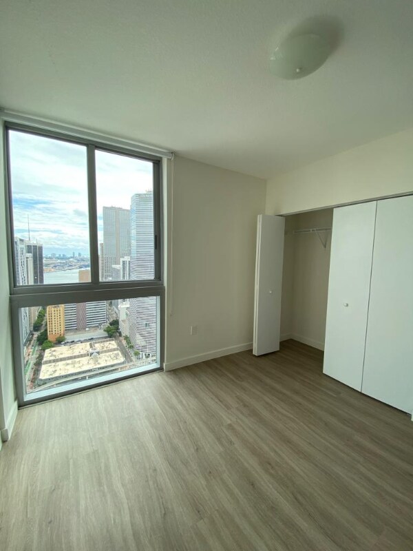 Foto del edificio - 56 SW 1st St