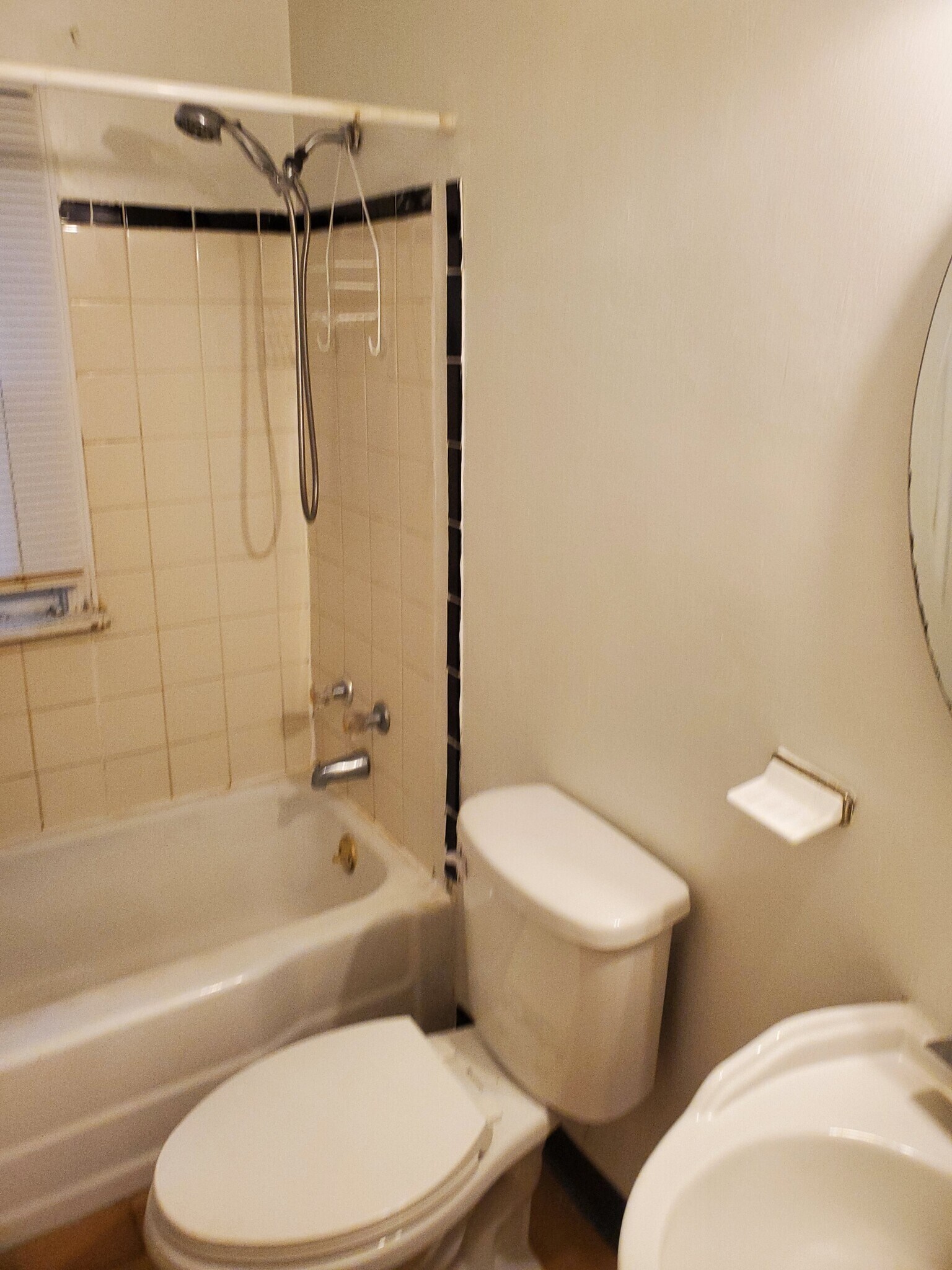 3909 Warrensville Center Rd Warrensville Heights, OH 44122 – photo 5