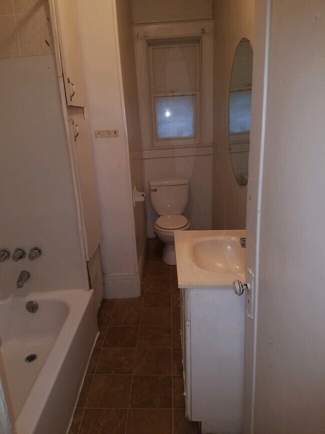 Building Photo - 75 Anthony St