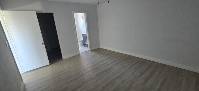 Building Photo - 2209 NE 2nd St