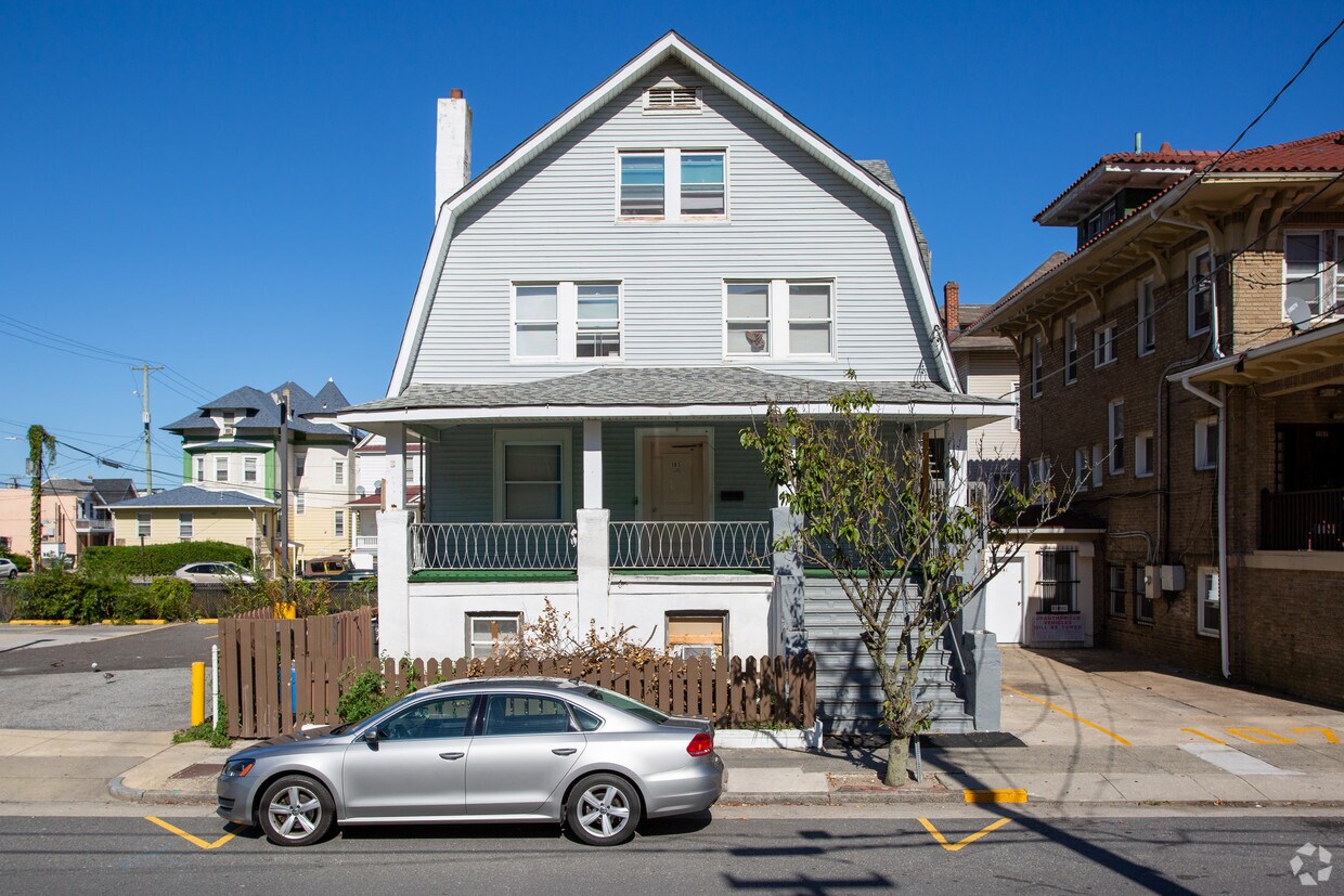 Primary Photo - 105 S California Ave