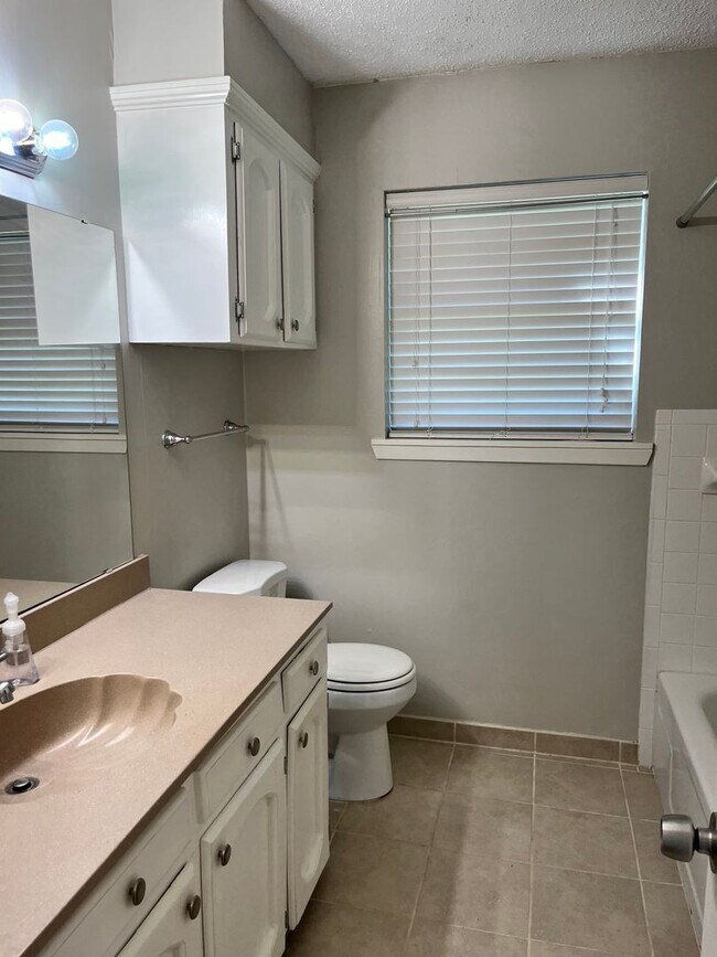 Foto del edificio - 3 Bedroom 2 Bathroom House in Genoa School District!