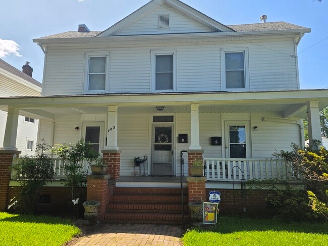 Building Photo - 703 1st St