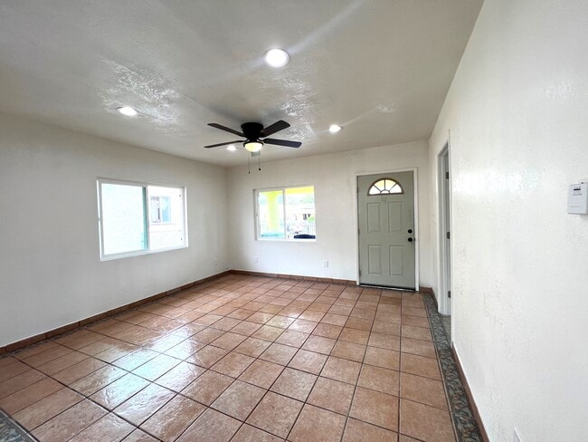 Building Photo - 5317 Ascot Ave