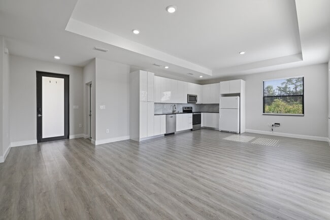 Building Photo - 679 Windermere Dr