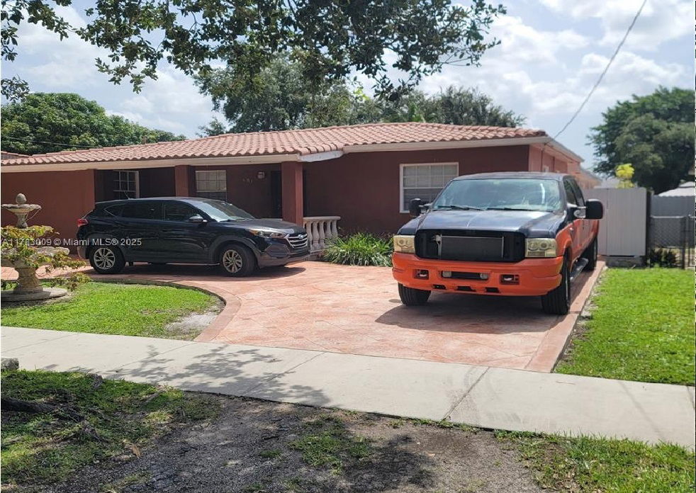 Foto principal - 651 SW 66th Ave
