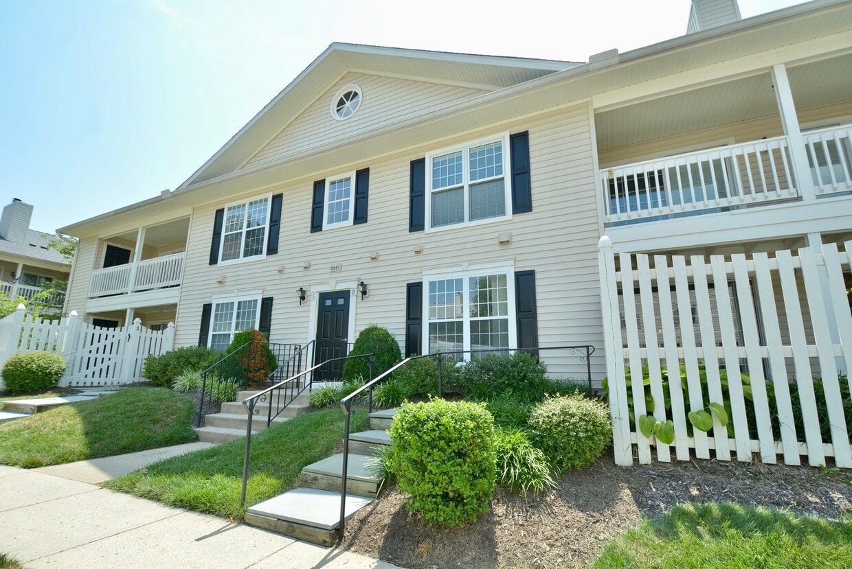 10207B Ashbrooke Ct Unit B, Oakton, VA 22124 Condo for Rent in Oakton