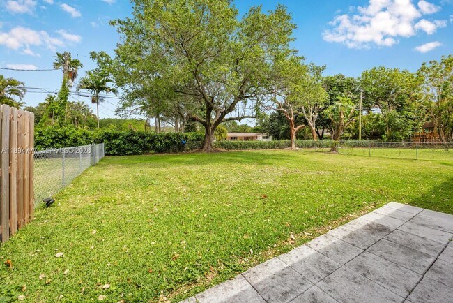Building Photo - Southwest 81st Road, Miami, FL 33156 - 3 BR 2 BA single-family home