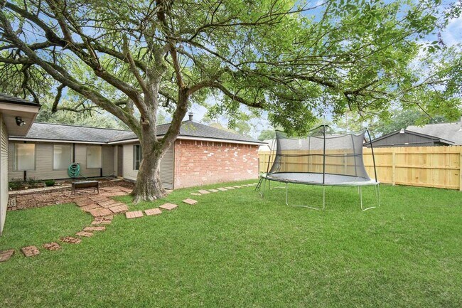 Foto del edificio - 1207 Martingale Ct
