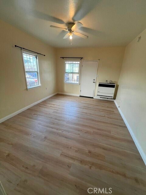 Foto del edificio - 1422 W 84th Pl