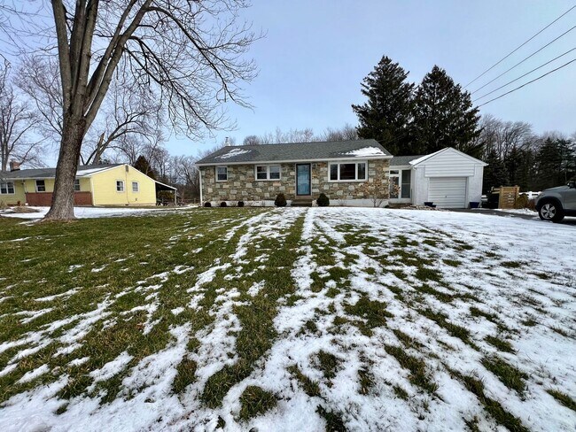 Building Photo - Gorgeous 3-Bedroom Single-Family Home in H...