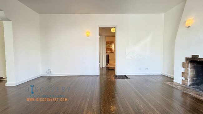 Building Photo - 2 Bedroom Dimond District Spanish Style Bu...