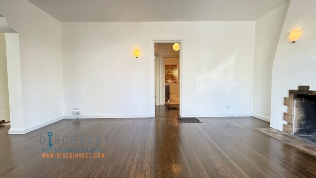 Foto del edificio - 2 Bedroom Dimond District Spanish Style Bu...