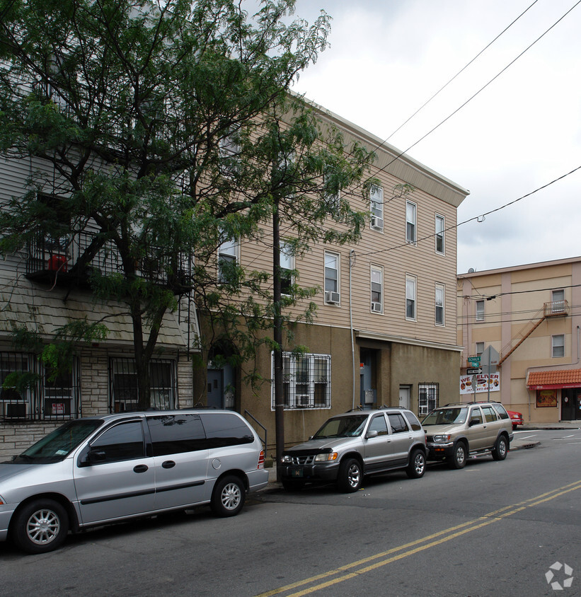 Building Photo - 143-145 Fleming Ave