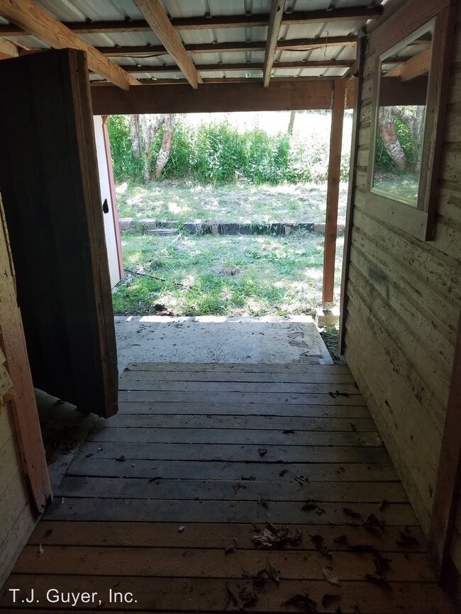 Building Photo - 3 br, 1 bath House - 1744 Little Hanaford Rd