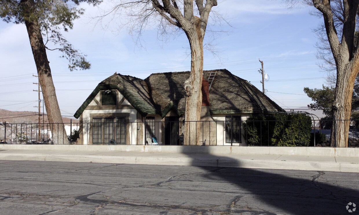 Primary Photo - 301 E Fredricks St