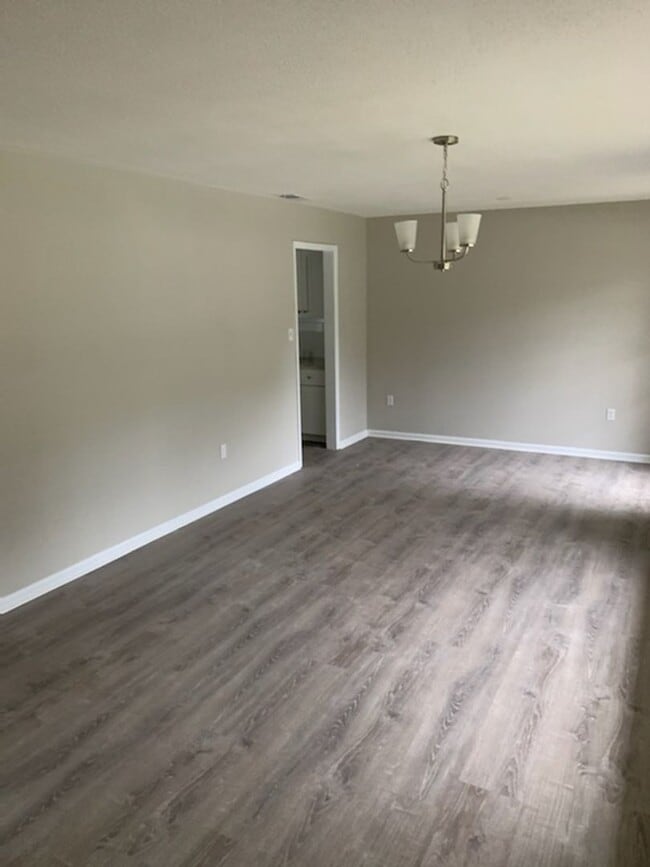 Building Photo - Quiet neighborhood