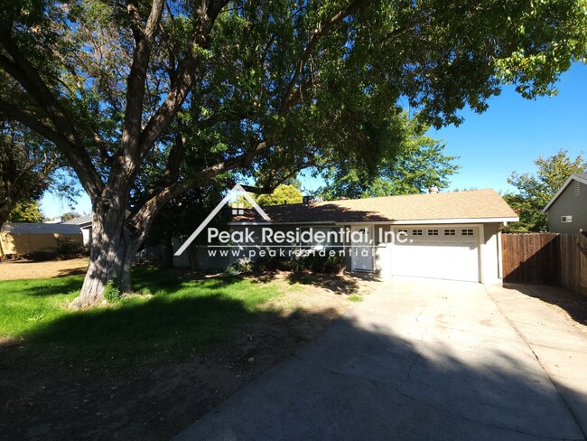 Building Photo - Very Nice Citrus Heights 3 Bedroom House w...