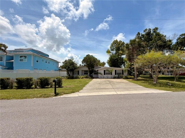 Building Photo - 812 Bayview Dr