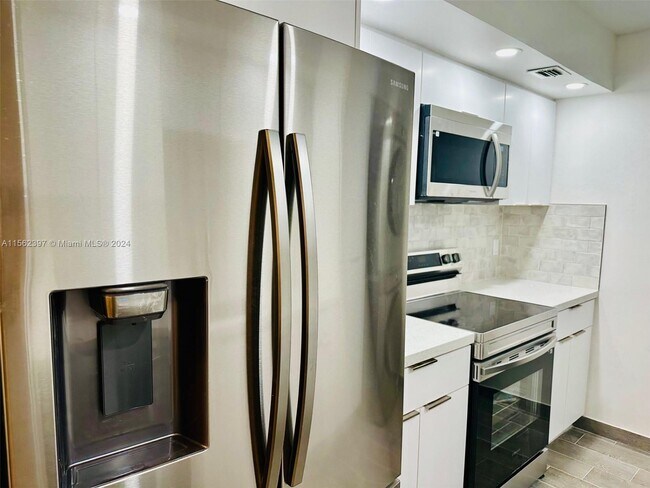 Foto del edificio - 7915 SW 86th St