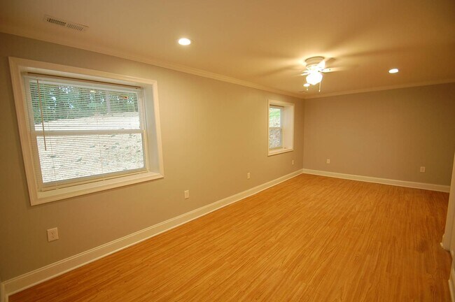 Foto del edificio - 1940 Nelson Mill Rd