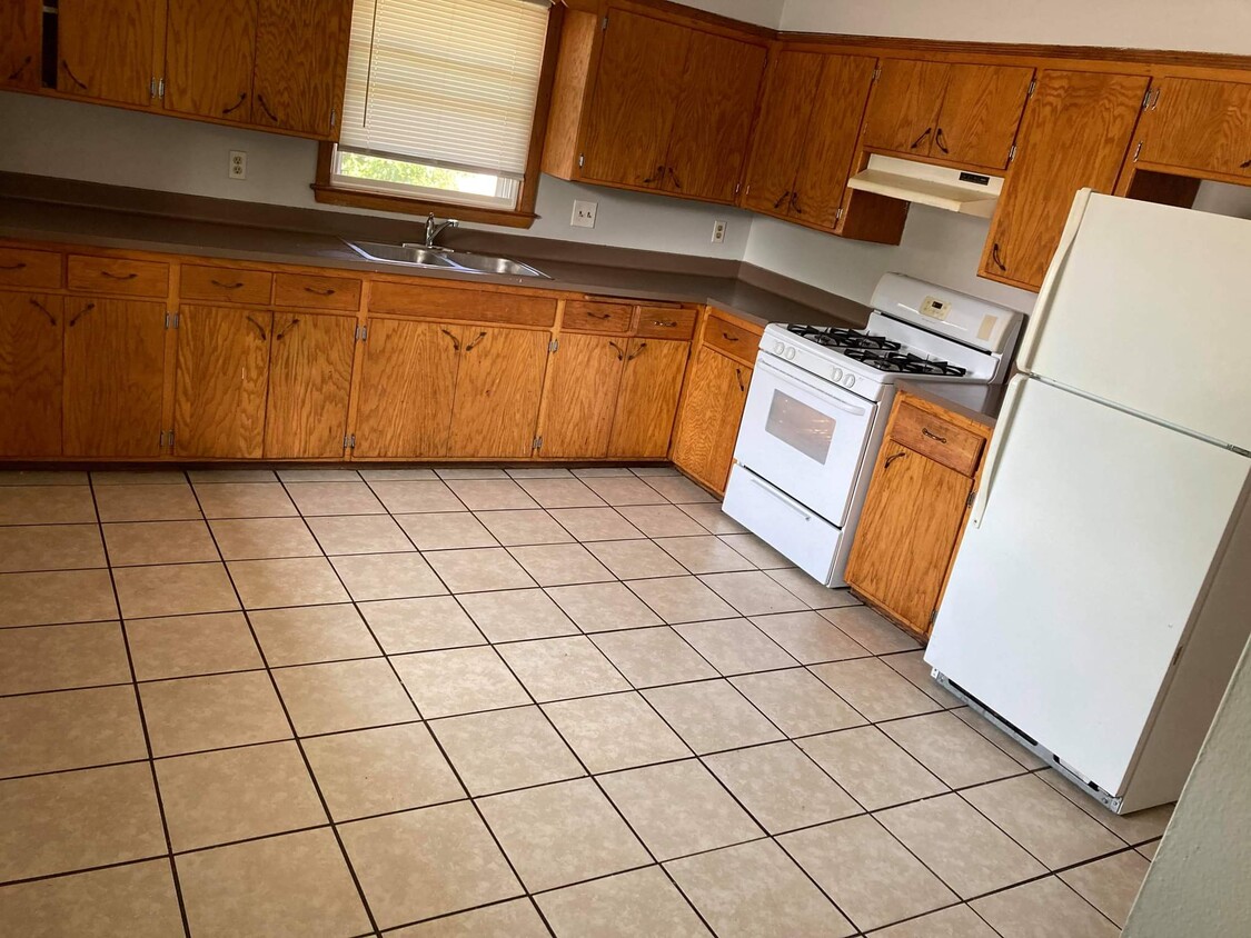 Primary Photo - 4680 N 51st Blvd