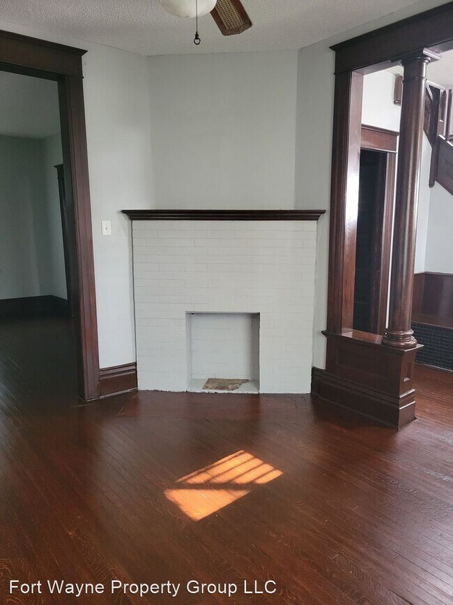 Building Photo - 3 br, 1 bath House - 438 E Creighton Avenue
