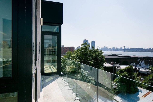 Foto del edificio - 44 Kent Ave