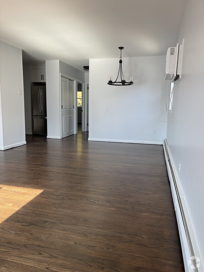 Building Photo - 830 Garrett Ln