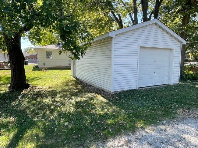 Building Photo - Ranch-tastic Living: Rent this 'Chatham Ch...