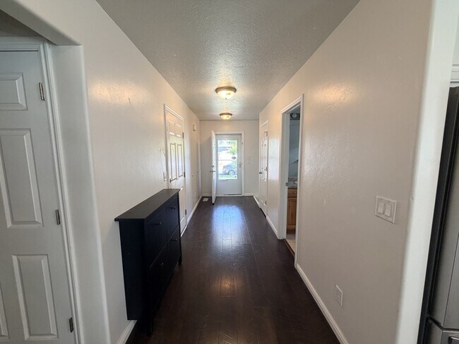 Building Photo - 15108 Honor Dr