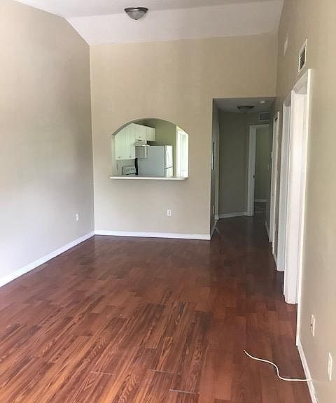 Building Photo - 2621 SE 12th Rd