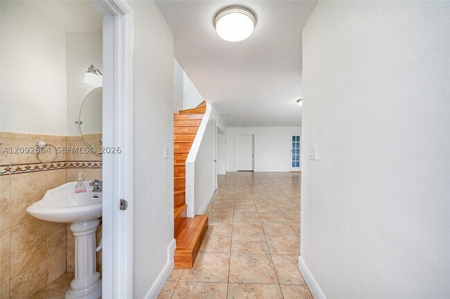 Foto del edificio - 1345 W 71st St
