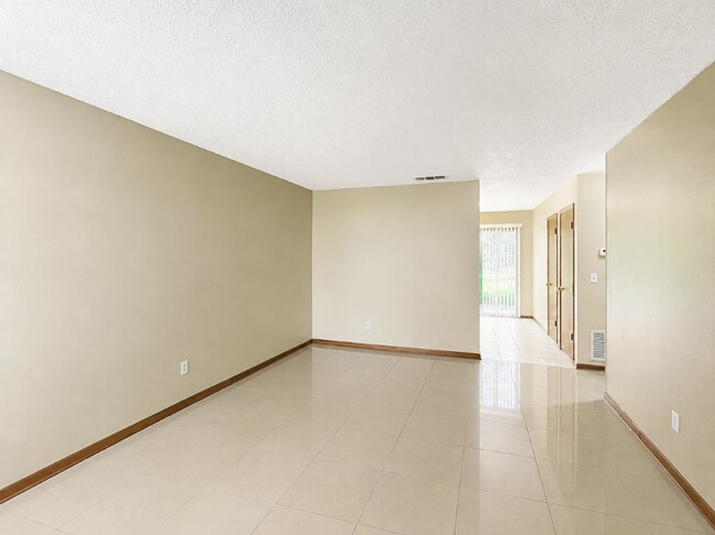 Foto del edificio - 7496 Necia Dr S