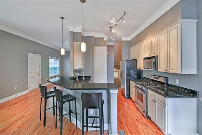 Building Photo - 277 Carlyle Park Dr