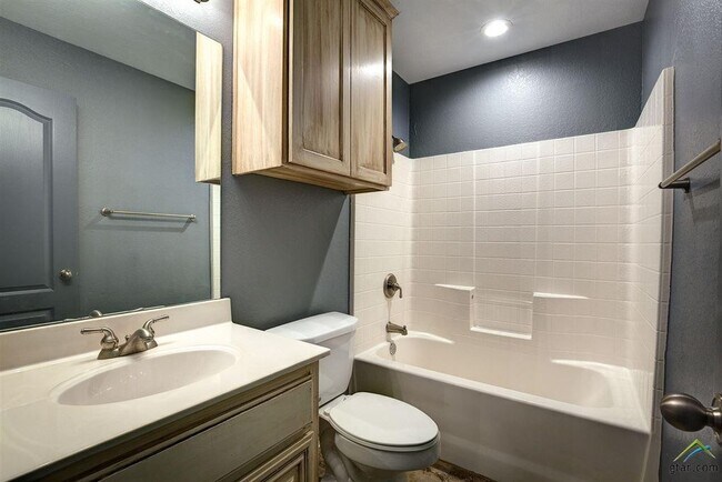Building Photo - 3323 Mugsy Dr