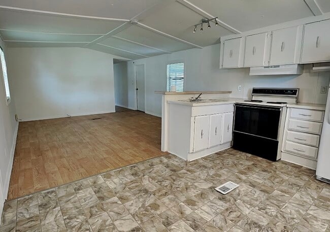 Building Photo - 804 Weeping Willow Ave