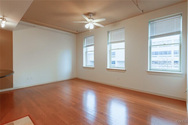 Foto del edificio - 208 W Water St