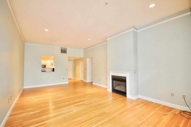 Building Photo - 340 Bunker Hill St