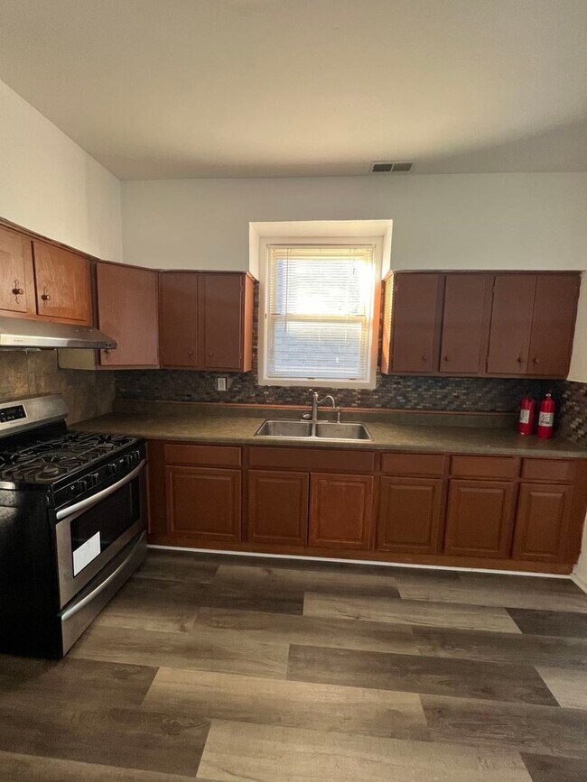 Building Photo - 4533 S Richmond St