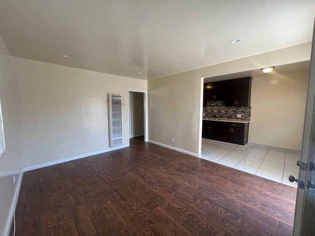 Building Photo - 1533 W 80th