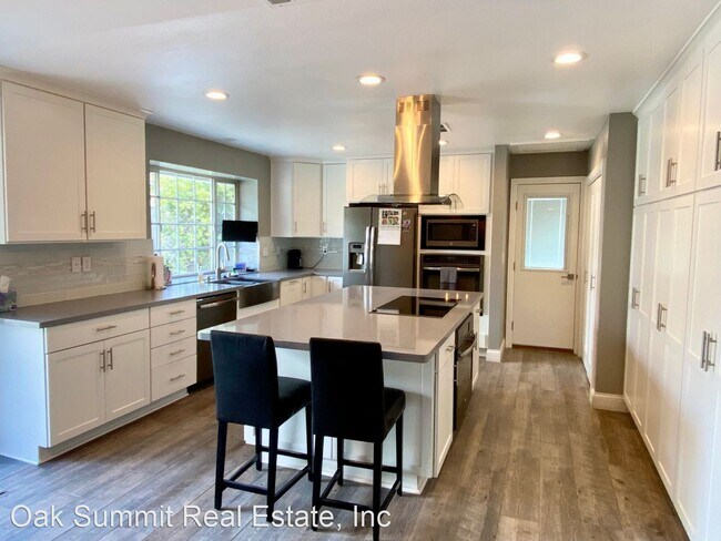 Foto del edificio - 5 br, 3.5 bath House - 27029 Helmond Dr.