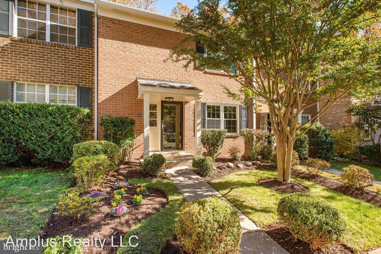 4 br, 2.5 bath House 2249 Gunsmith Sq House Rental in Reston, VA