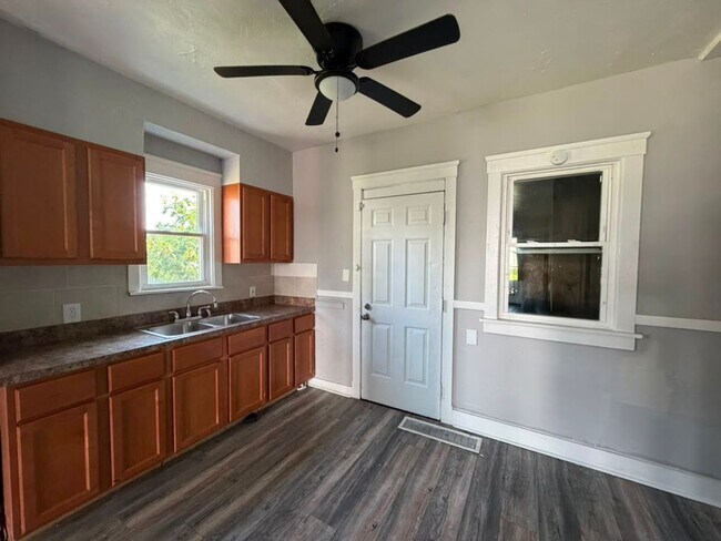 Foto del edificio - 450 E 118th St