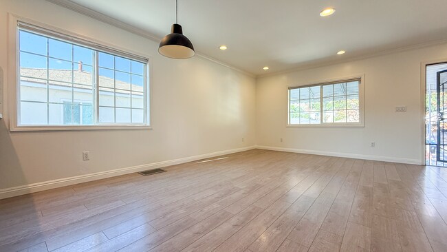 Foto del edificio - 2820 Budau Ave