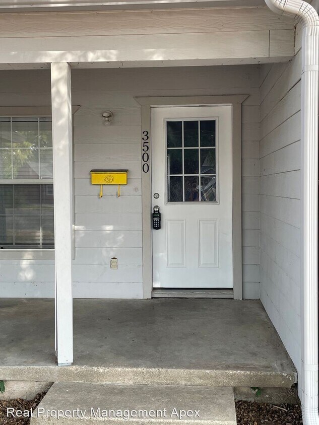 Primary Photo - 3 br, 1 bath House - 3500 Wood Ave.